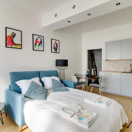 176 Jean - Superb In Apartment *